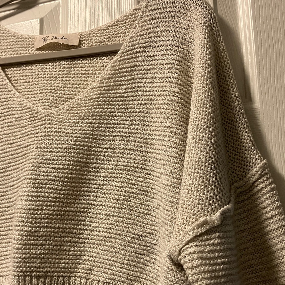 Stylish V-Neck Sweater in Cream - Picture 7 of 11